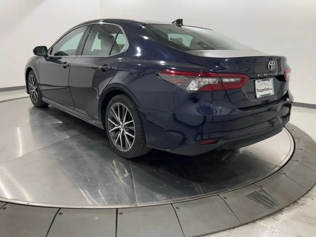 Used 2021  Toyota XLE image 3