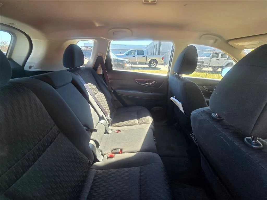Used 2018 Blue Nissan S image 8