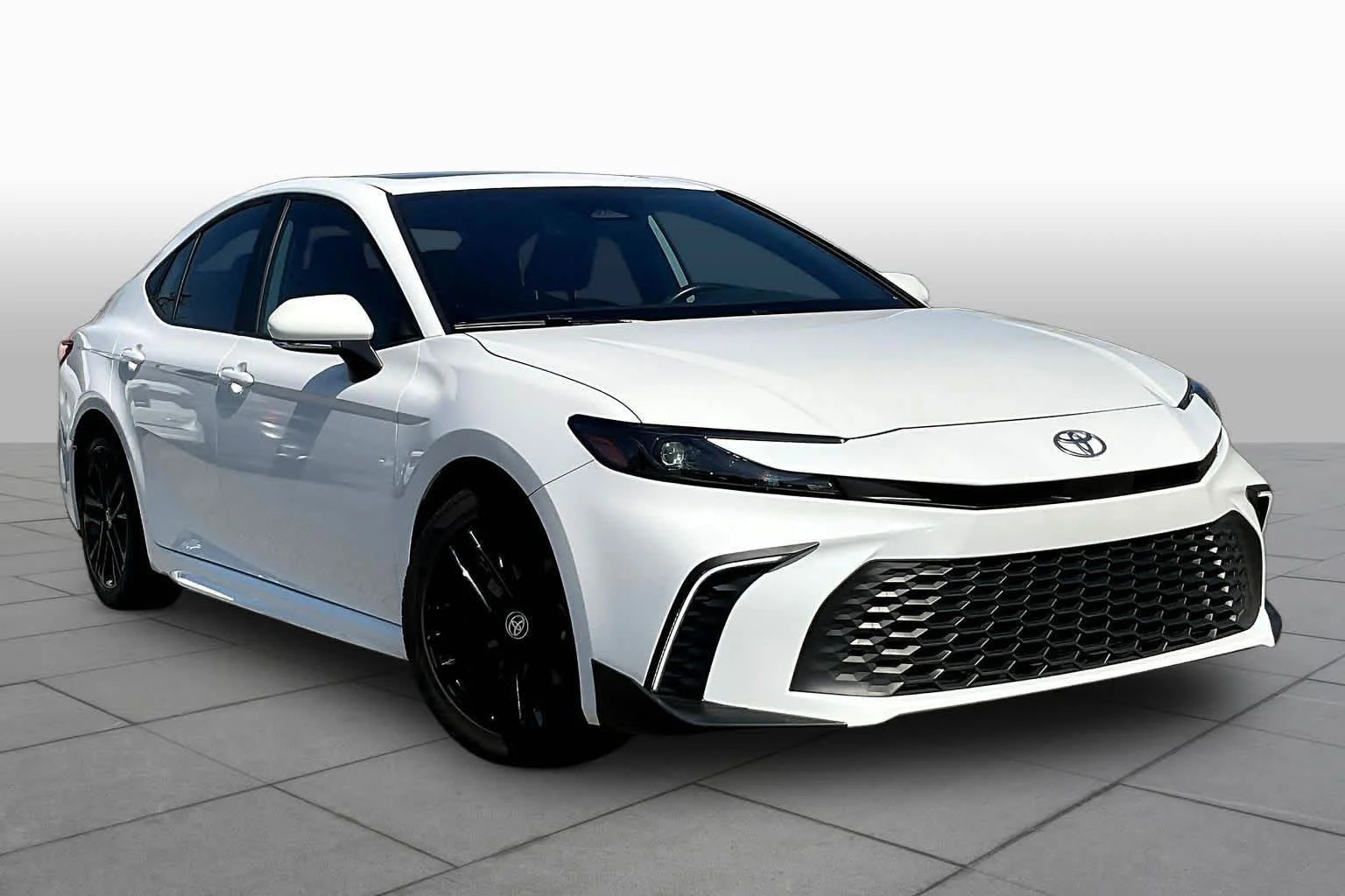 Used 2025 Ice Cap Toyota SE image 3