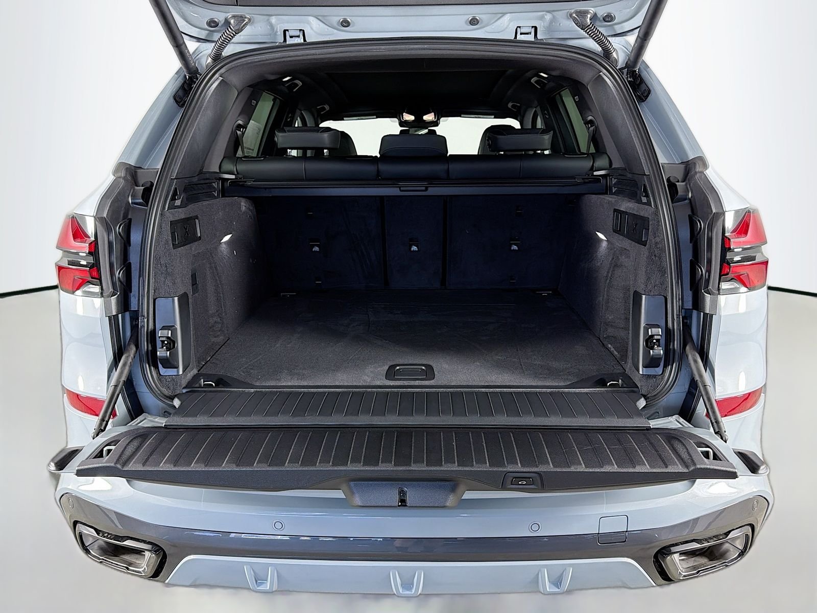 New 2026 Brooklyn Grey Metallic BMW sDrive40i image 28