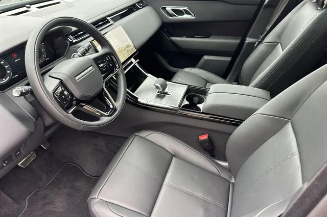 New 2026 Santorini Black Land Rover Dynamic SE image 9