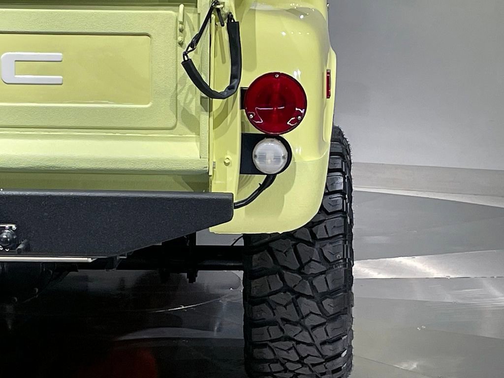 Used 1972 Yellow GMC  image 8