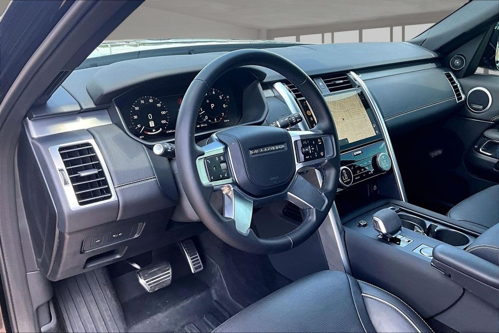 Used 2024 Black Land Rover Dynamic SE image 12