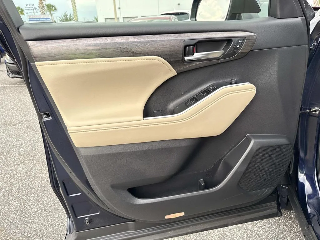 Used 2024  Toyota Limited image 22