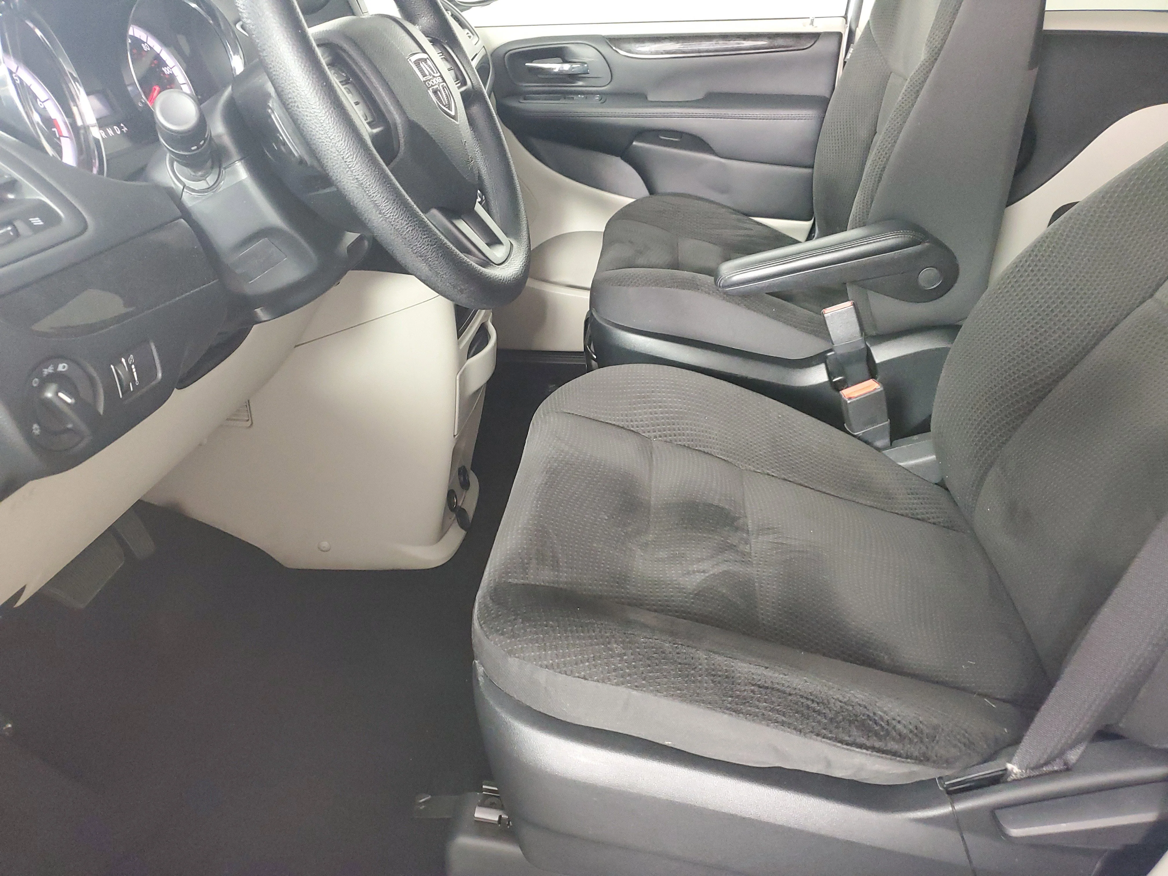 Used 2018 White Knuckle Clearcoat Dodge SE image 11