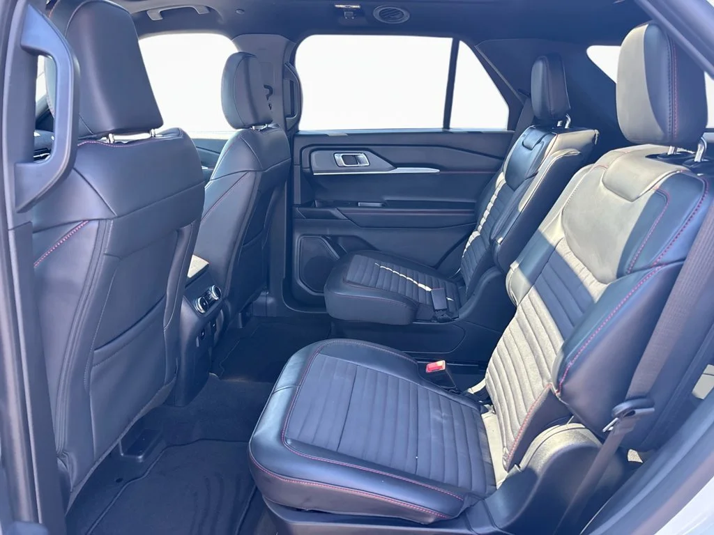 New 2027 Star White Metallic Tri-Coat Ford ST-Line image 18