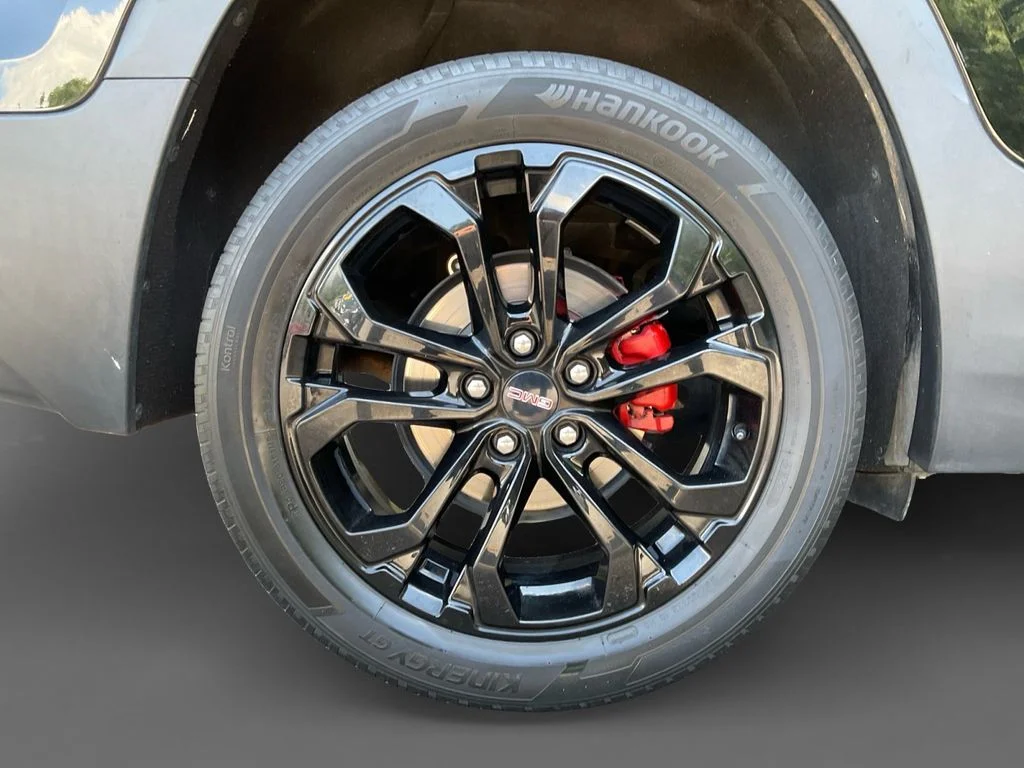 Used 2022 Black GMC SLE image 10
