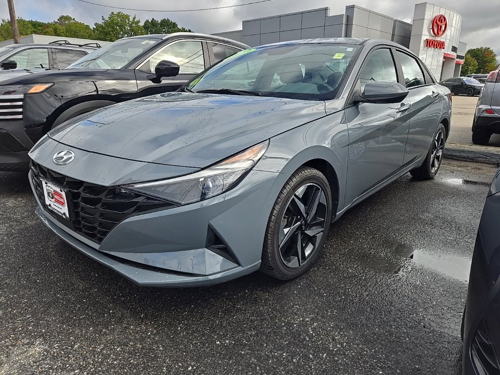 Used 2023 Gray Hyundai SEL image 2