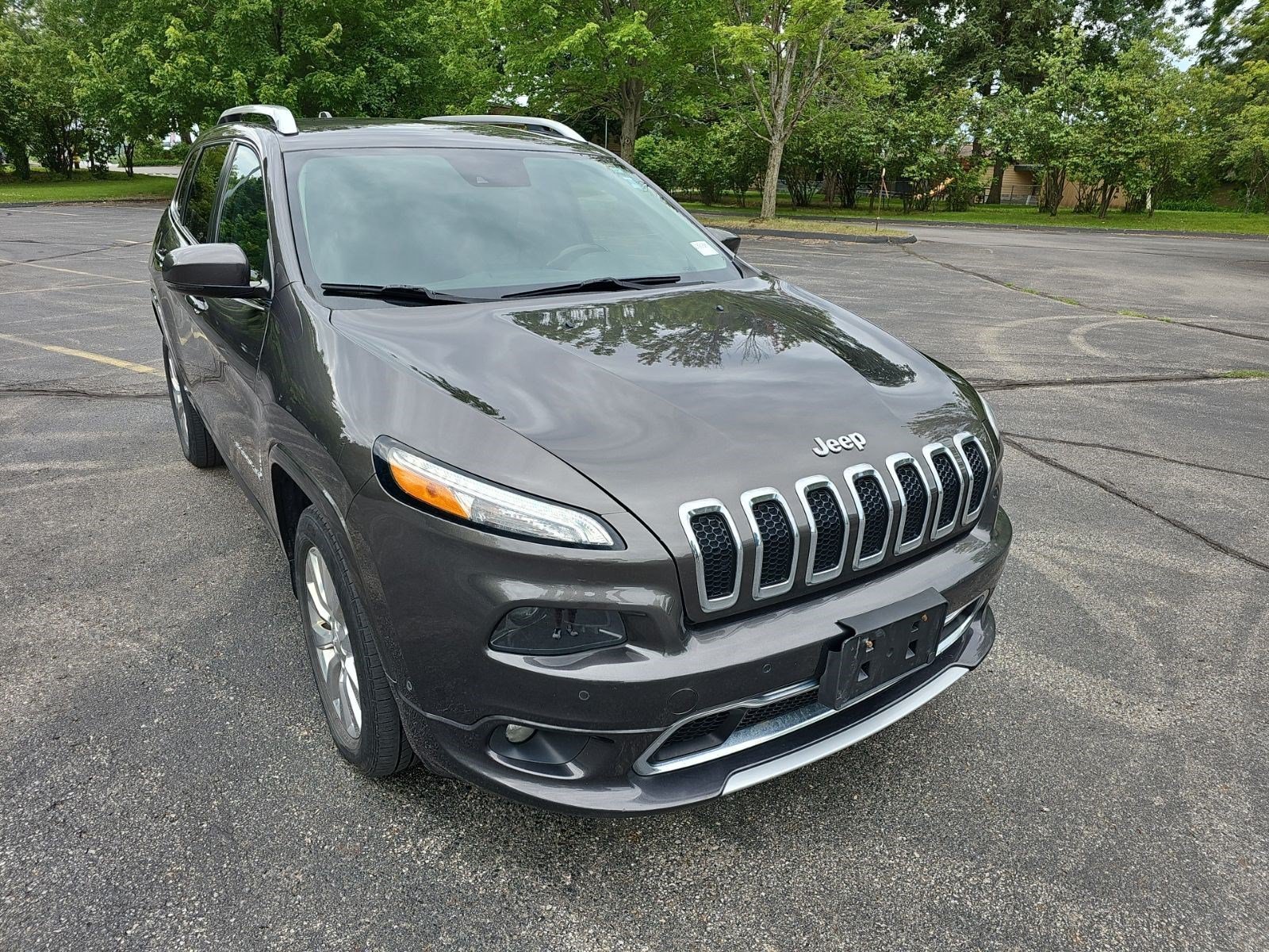 Used 2018 Granite Crystal Metallic Clearcoat Jeep Overland image 6