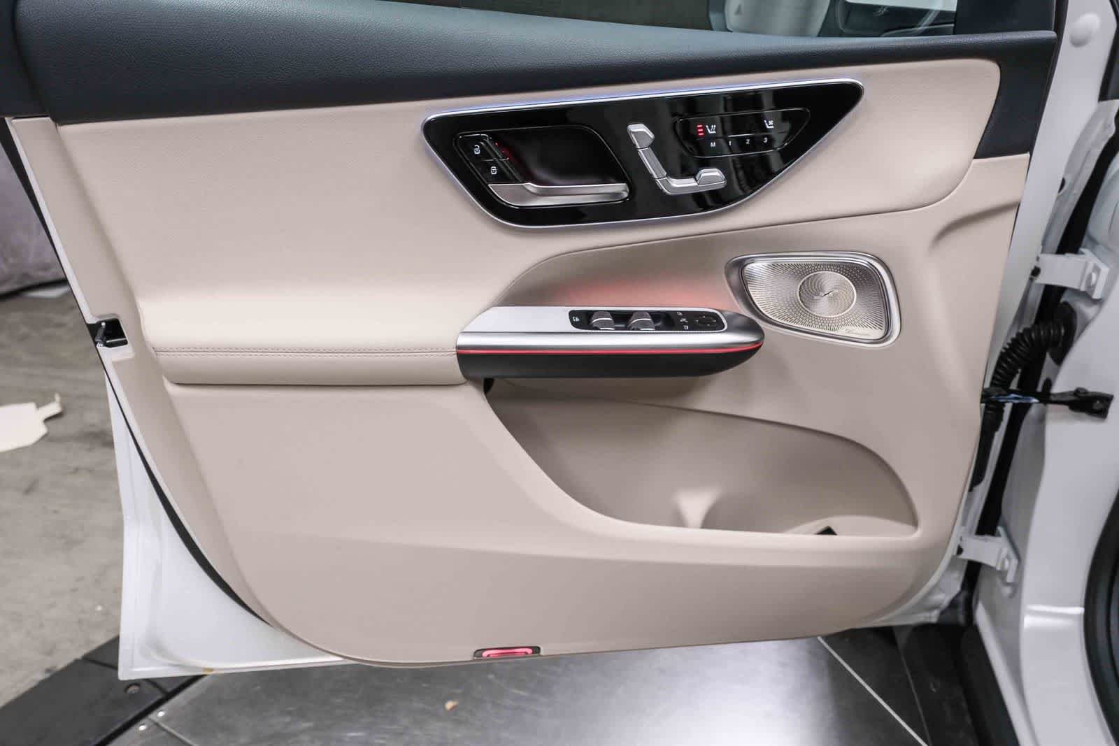 New 2026 Polar White Mercedes-Benz GLC 300 image 67