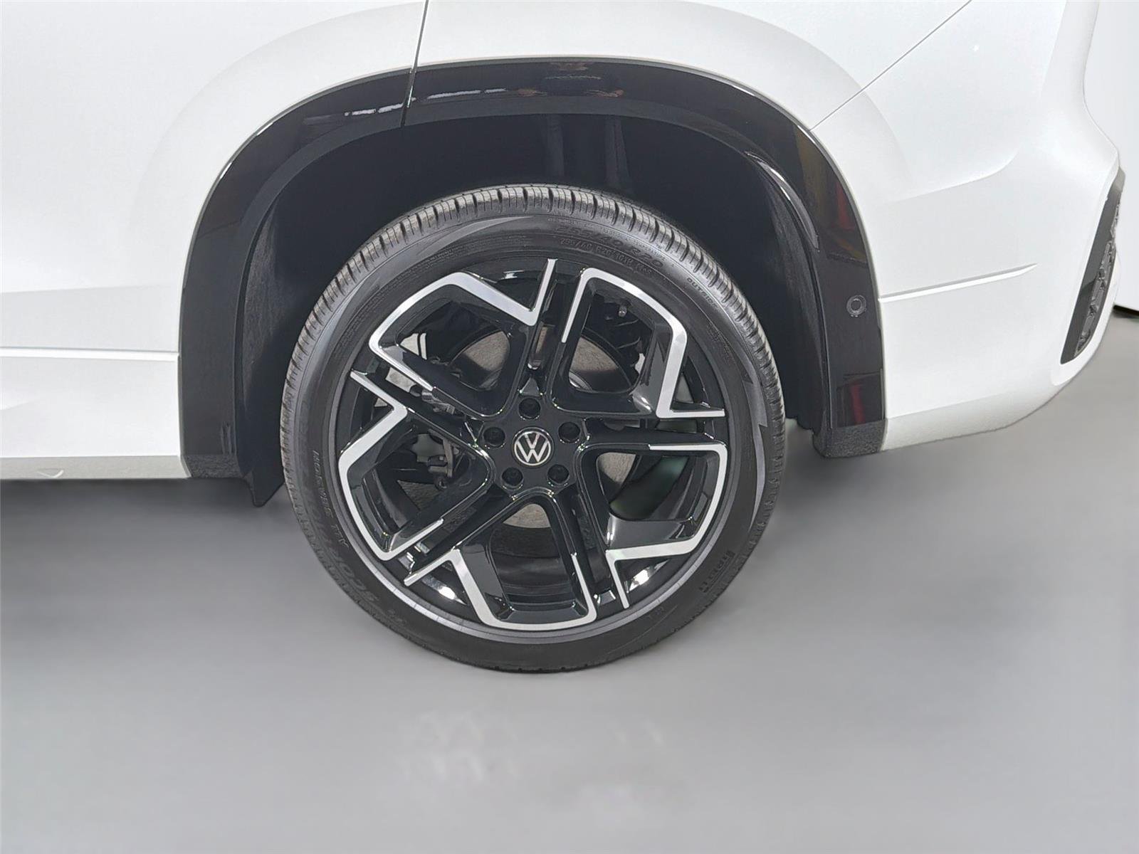 New 2026 Opal White Pearl Volkswagen SEL R-Line Turbo image 28