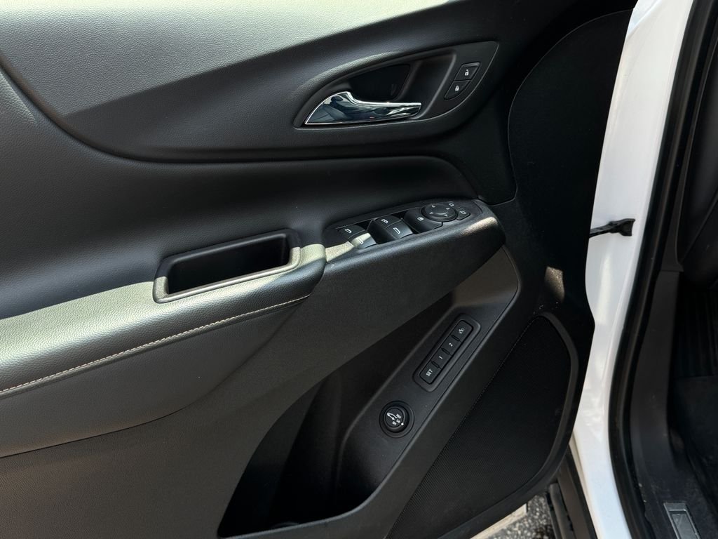 Used 2018 Summit White Chevrolet Premier image 9