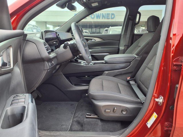 2025 Chevrolet Traverse LT - Photo 13
