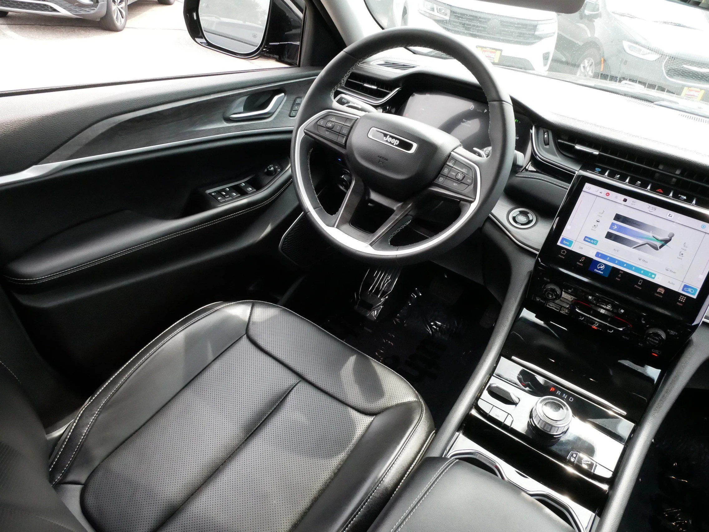 Used 2023 Diamond Black Crystal Pearlcoat Jeep  image 9