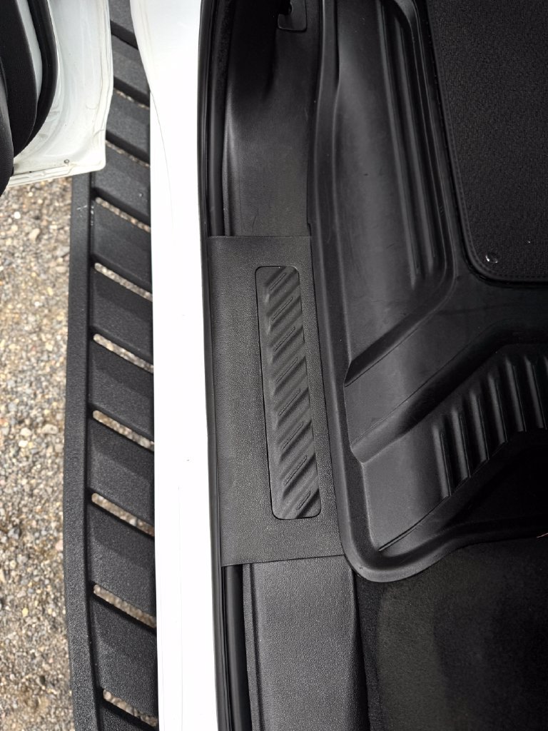 Used 2022 Summit White GMC AT4 image 41