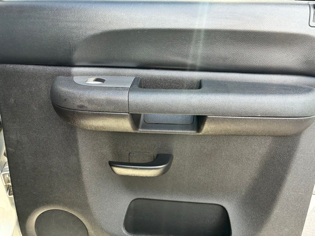 Used 2014 Silver Chevrolet LT image 27