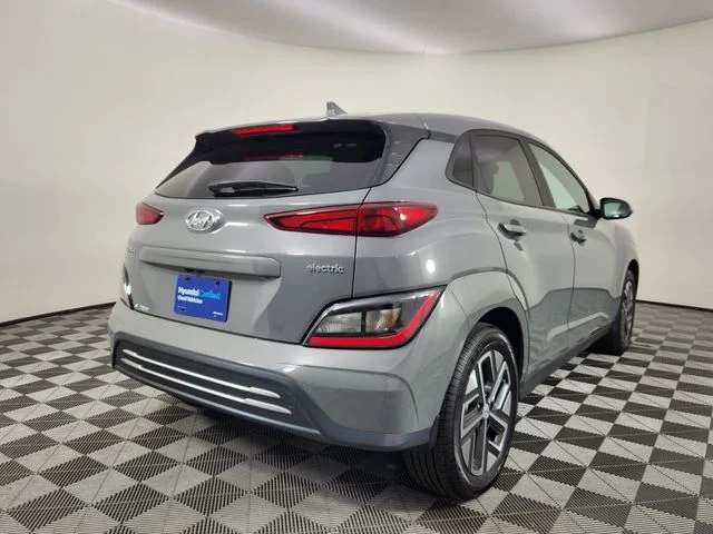 Used 2023 Silver Hyundai SEL image 5