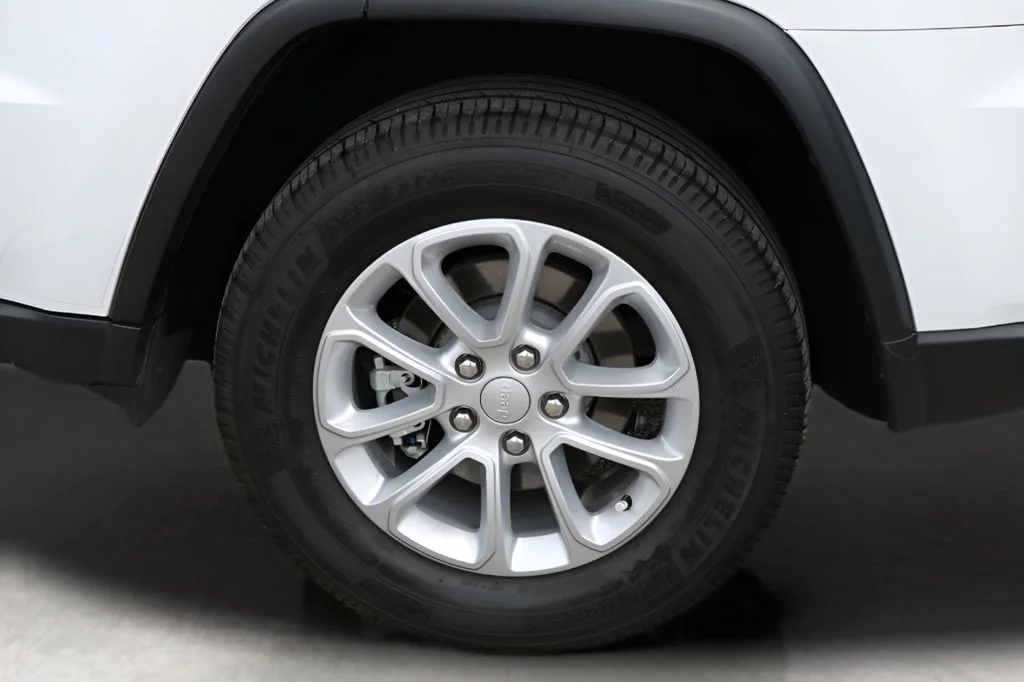 Used 2022 White Jeep Laredo X image 12