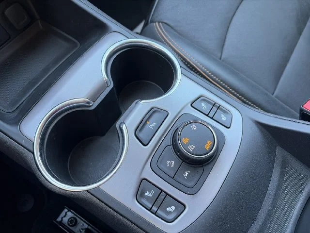 Used 2024 White GMC AT4 image 20