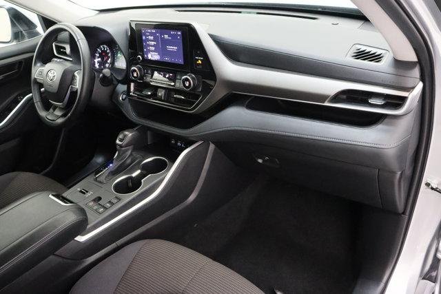 2025 Toyota Highlander LE - Photo 38