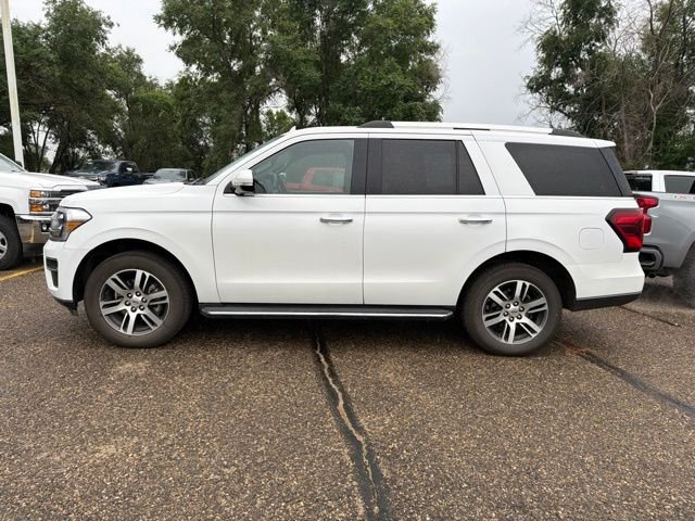 Used 2022 White Ford Limited image 5