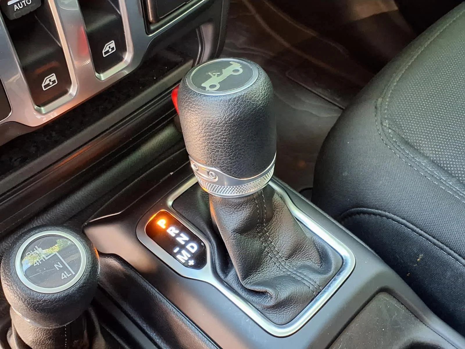 Used 2019  Jeep Sport S image 20