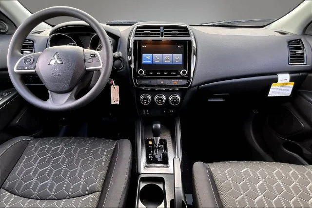 New 2027 White Mitsubishi 2.0 ES 2WD image 5