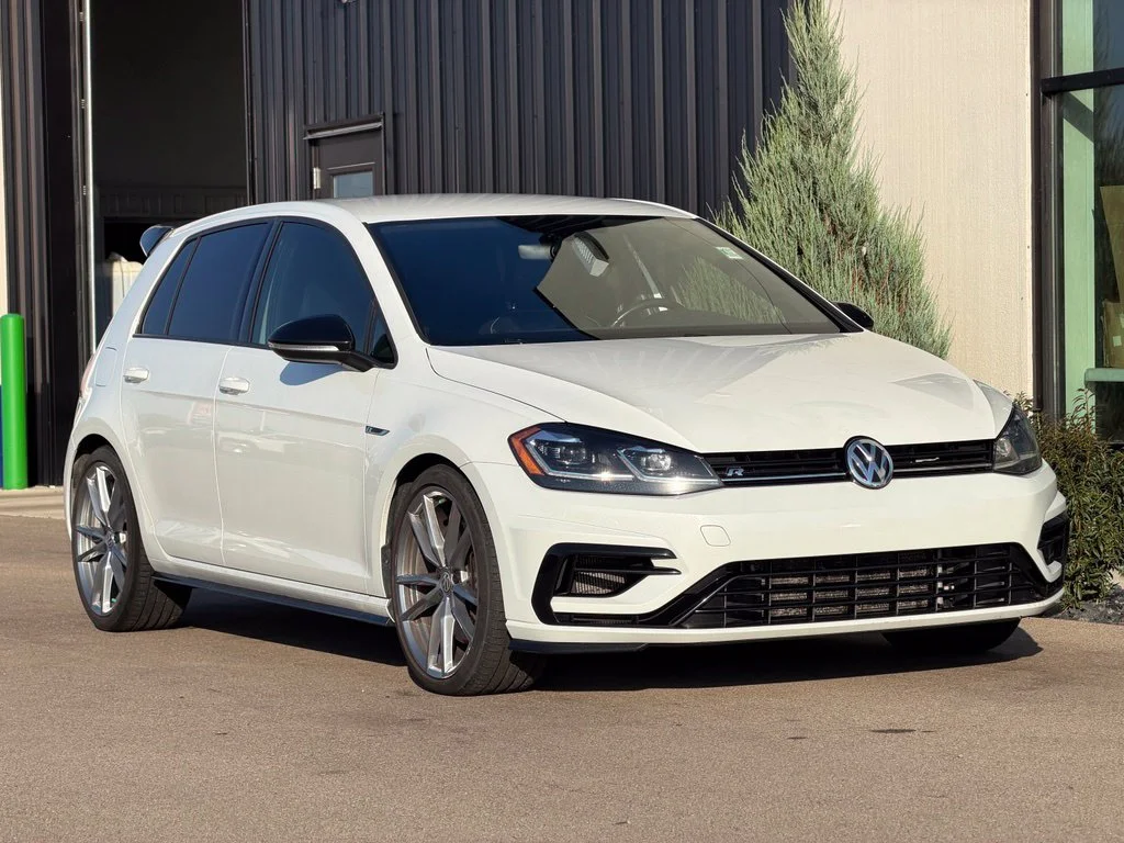 Used 2019 White Volkswagen DCC & Navigation 4Motion image 4
