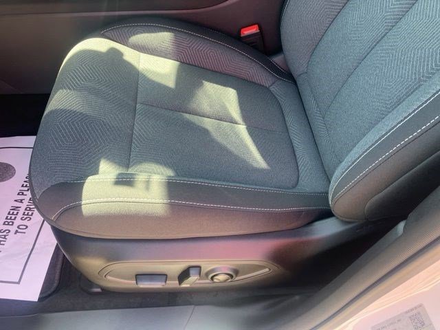 New 2026 Bright White Clear-Coat Exterior Paint Jeep Laredo image 9