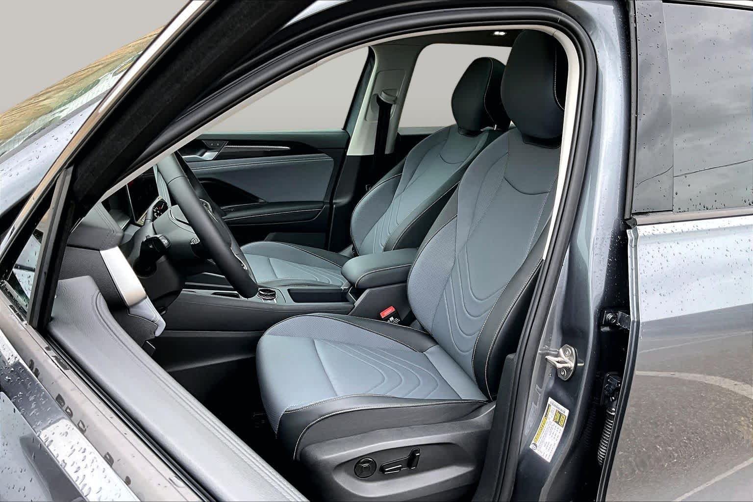 Pre-Owned 2026 Volkswagen Tiguan SE