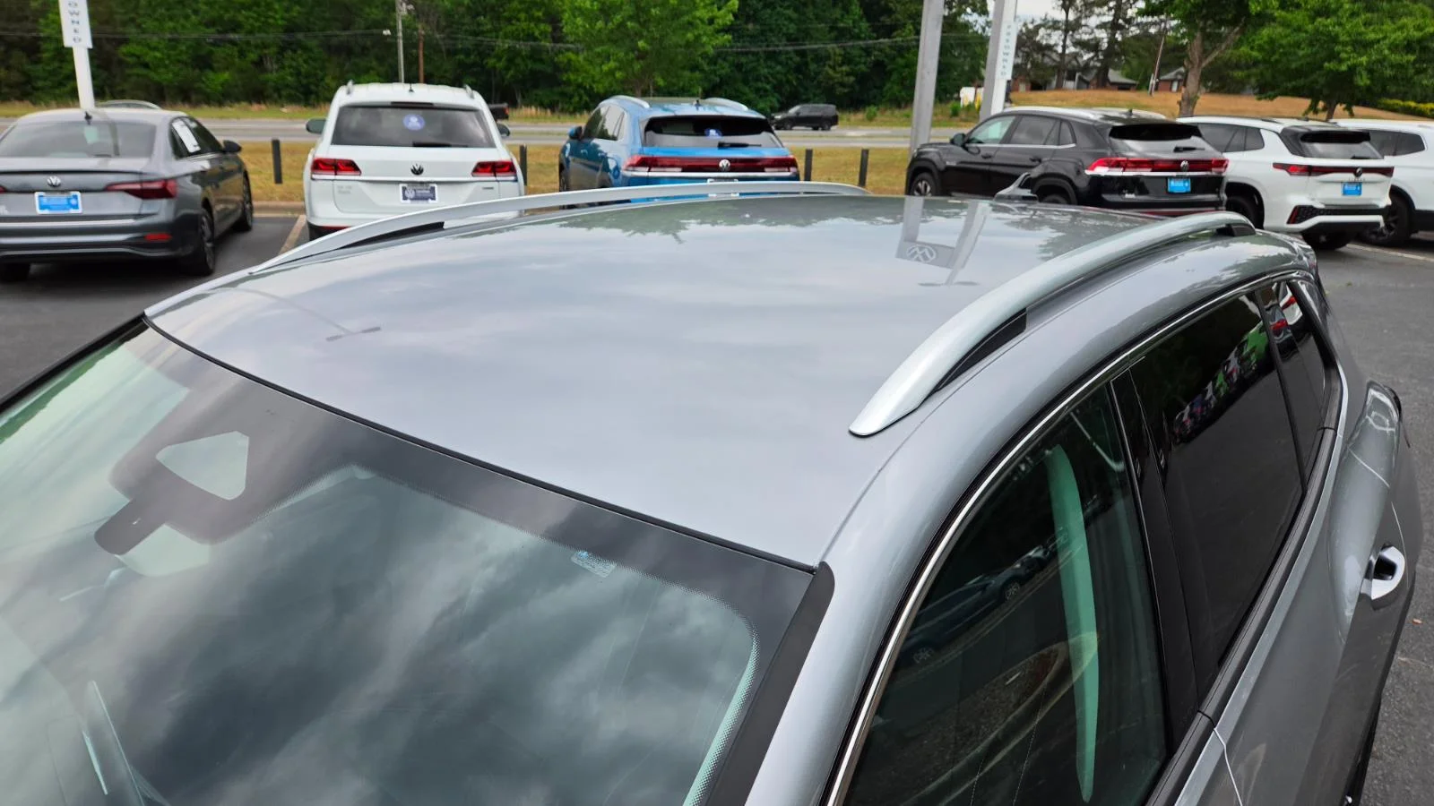 New 2026 Pyrite Silver Metallic Volkswagen SE image 10
