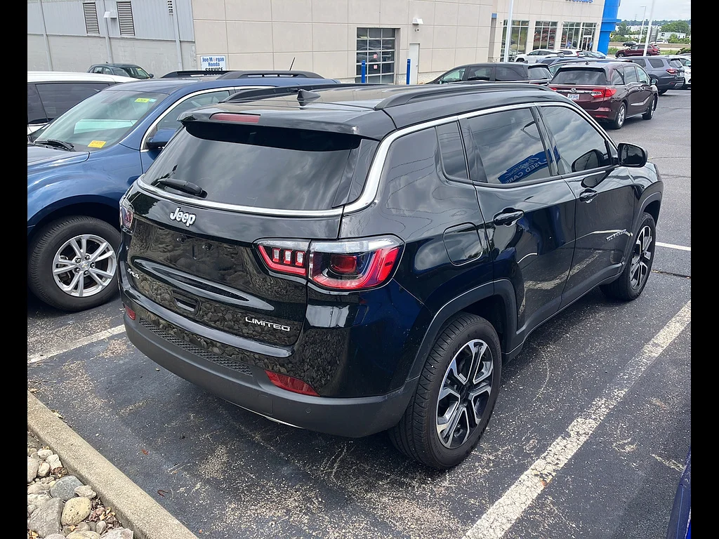 Used 2023 Diamond Black Crystal Pearl Coat Jeep Limited image 7
