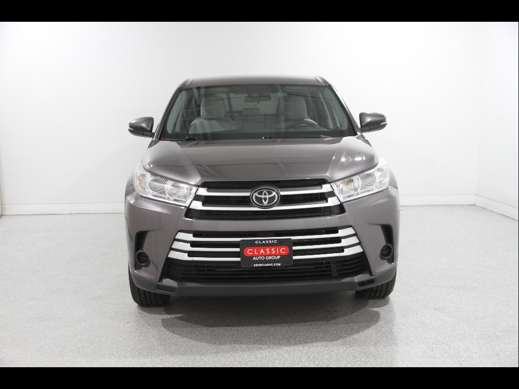 2019 Toyota Highlander LE - Photo 2