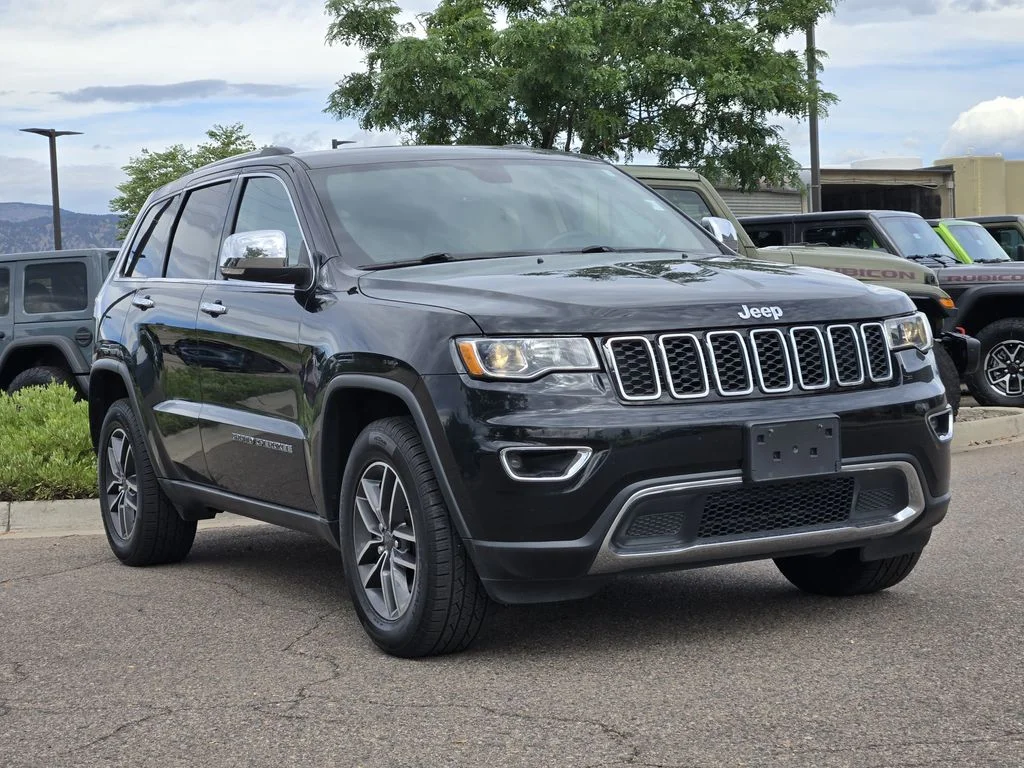 Used 2019 Diamond Black Jeep Limited image 3