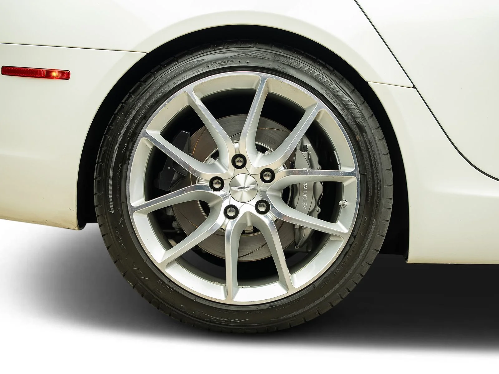 Used 2015 White Aston Martin Base image 31