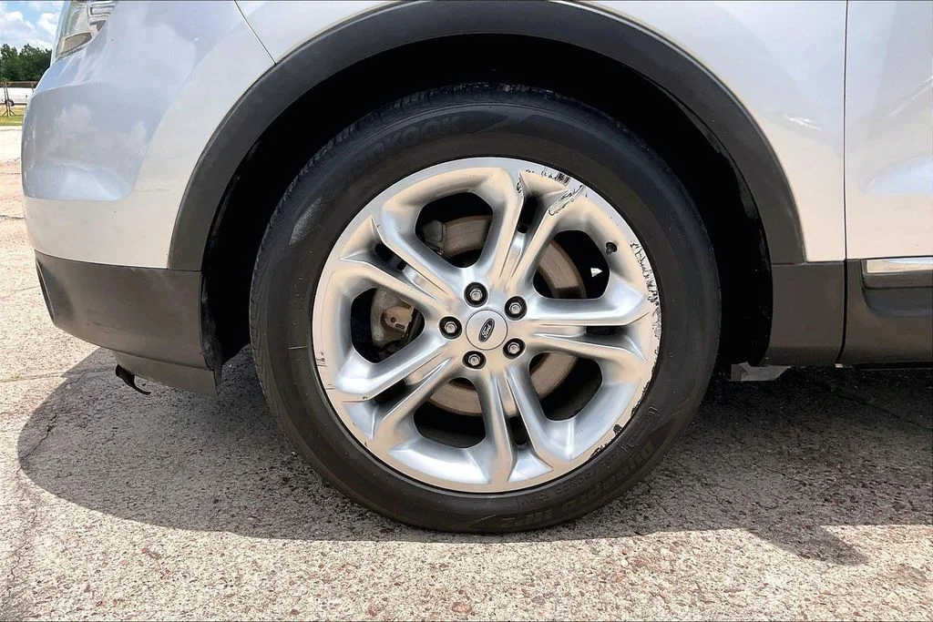 Used 2013 Silver Ford Limited image 35