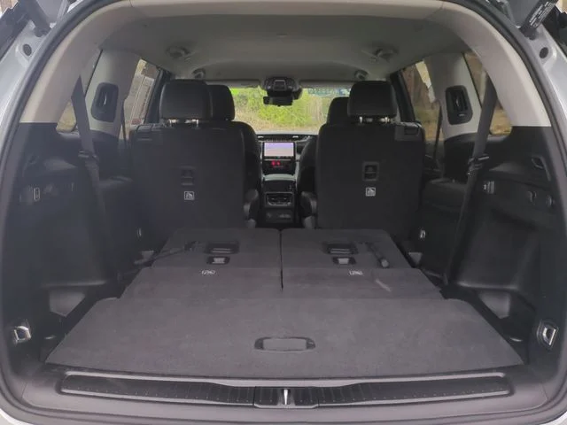 Used 2023 Silver Jeep Limited image 27
