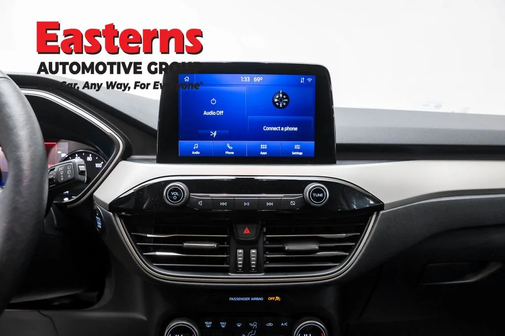 Used 2021 Black Ford SEL image 12