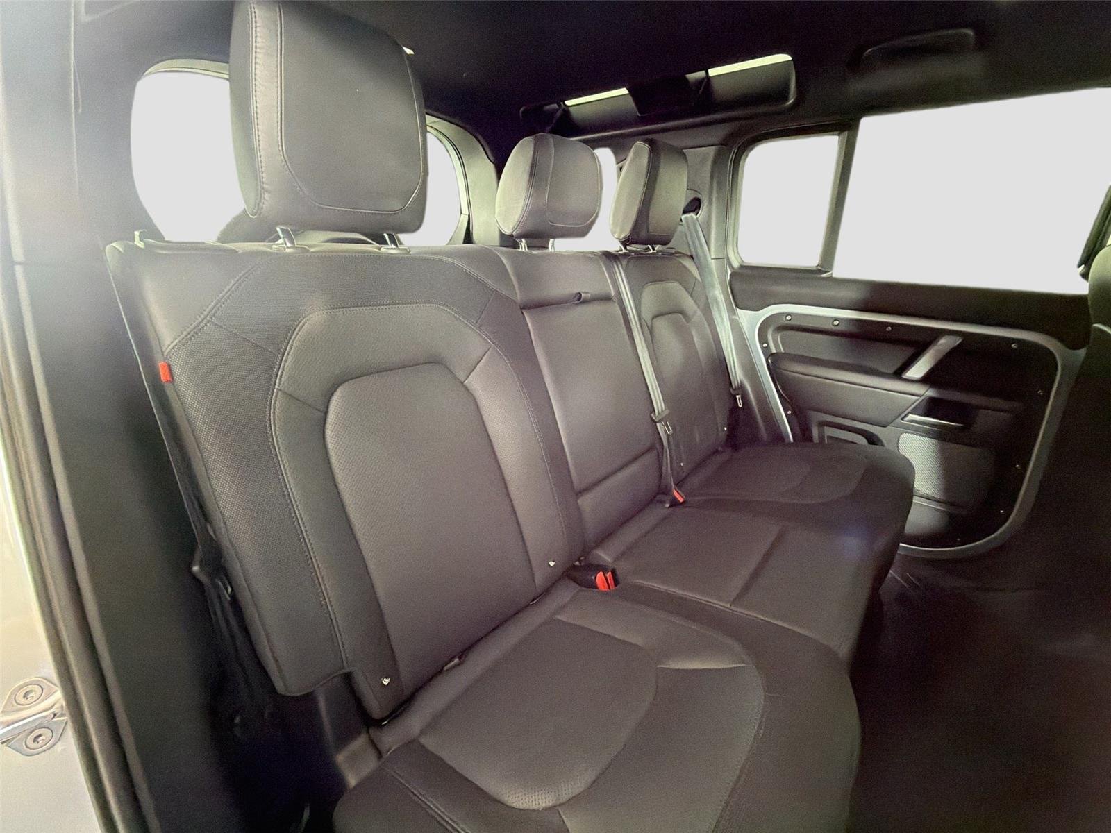 Used 2024 Hakuba Silver Land Rover X-Dynamic SE image 26