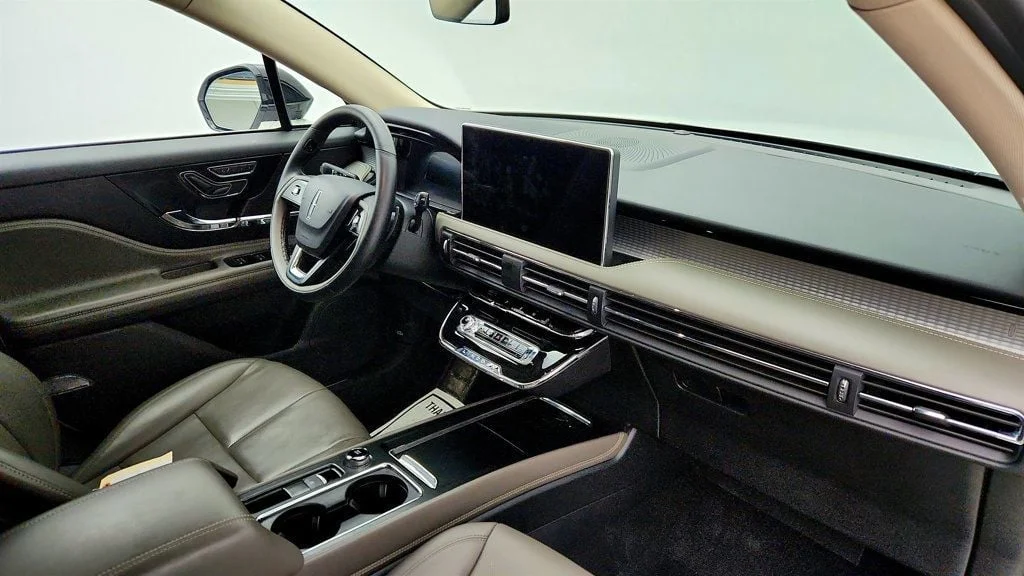 Used 2023 Pristine White Metallic Tri-Coat Lincoln Standard AWD w/ Equipment Group 101A and Co-Pilot360 Vision image 24