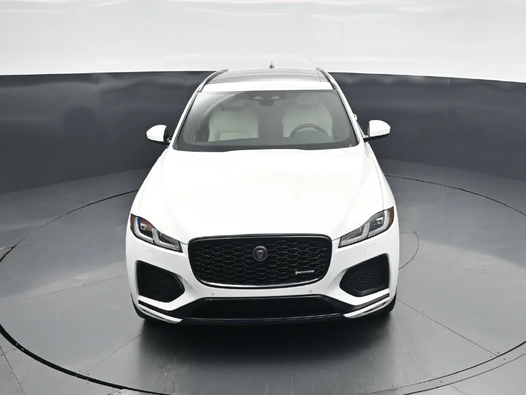 Used 2023  Jaguar P400 R-Dynamic S image 33