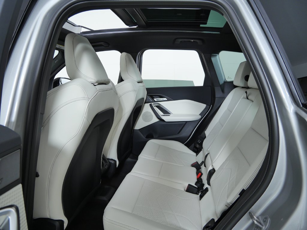 New 2027 Space Silver Metallic BMW xDrive28i image 27