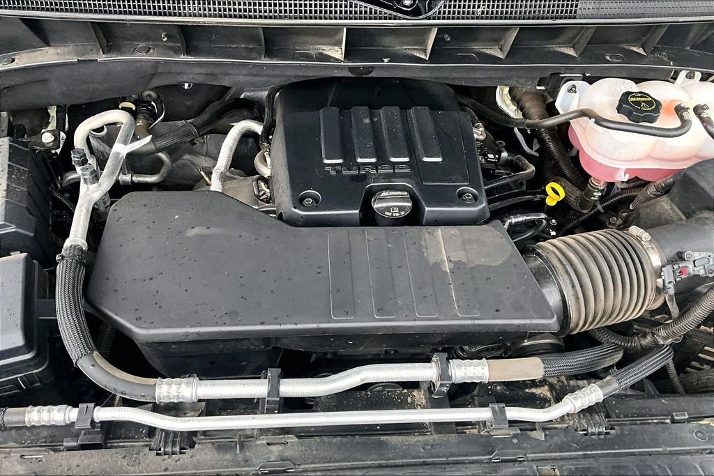 Used 2025 White Chevrolet Custom image 31