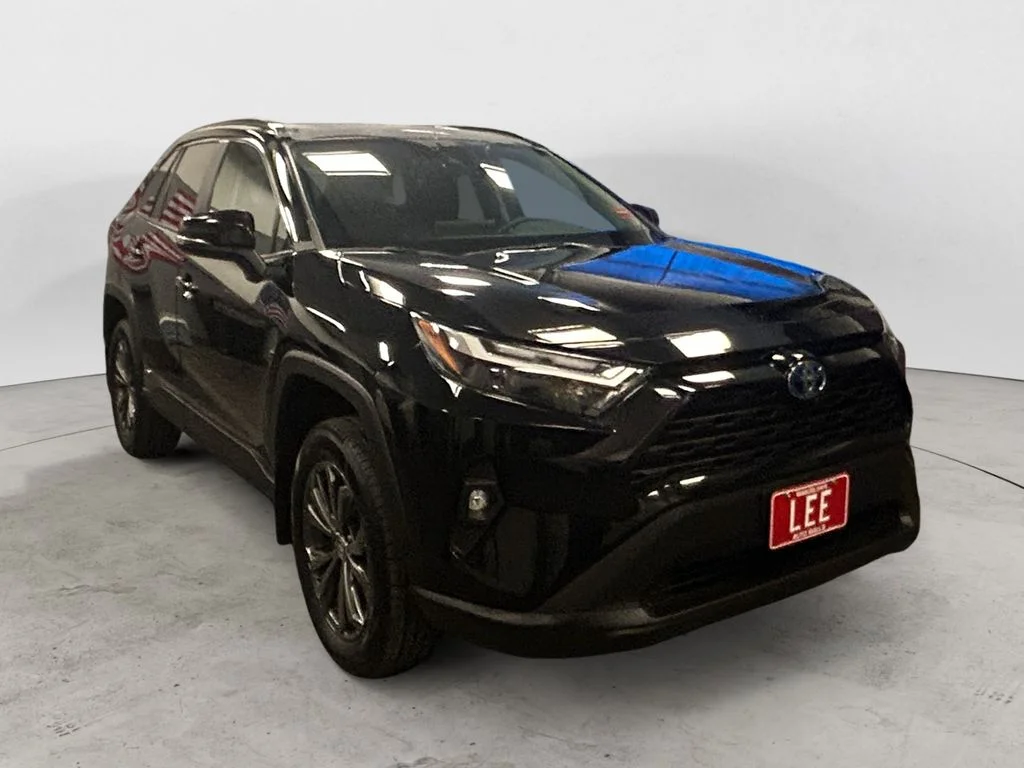 Used 2022 Midnight Black Toyota XLE Premium image 7