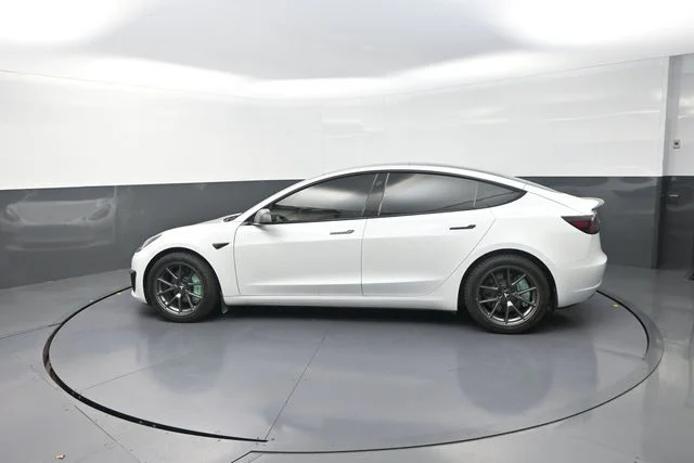 Used 2022  Tesla Long Range image 43