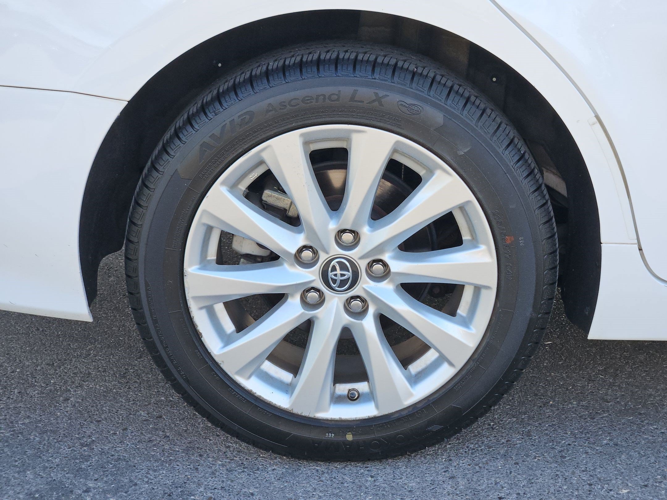 Used 2019 White Toyota LE image 12