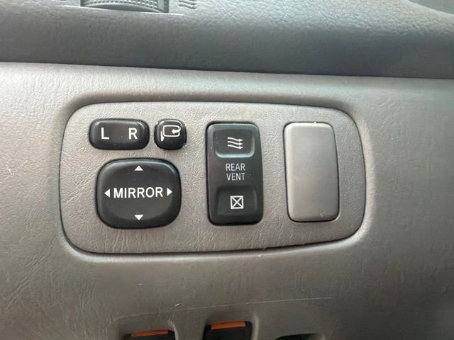 Used 2008 White Toyota XLE image 15