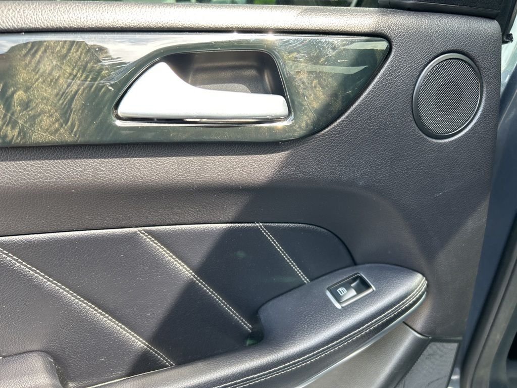 Used 2014  Mercedes-Benz GL 550 image 19