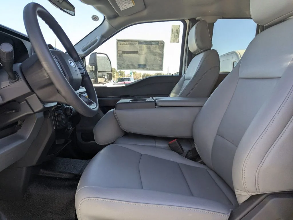 New 2025 Oxford White Ford XL image 19
