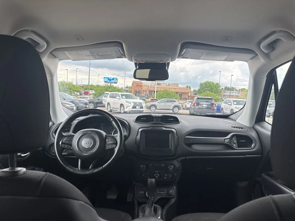 Used 2018 Blue Jeep Latitude image 32